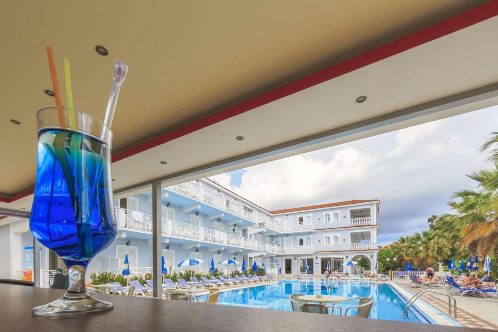Hotel Holidays 2*