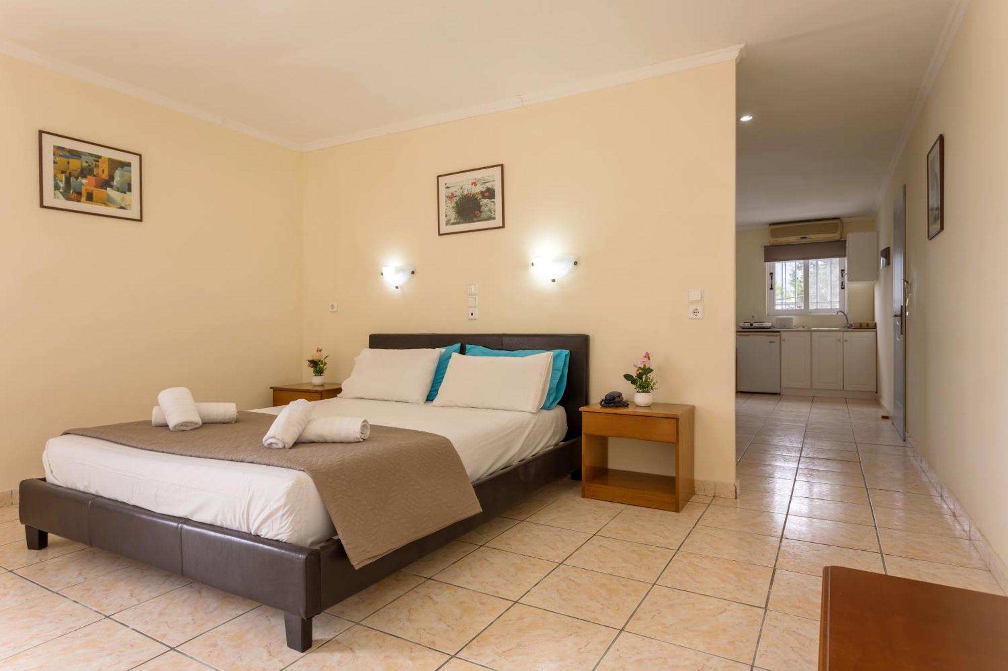 Hotel Holidays 2*