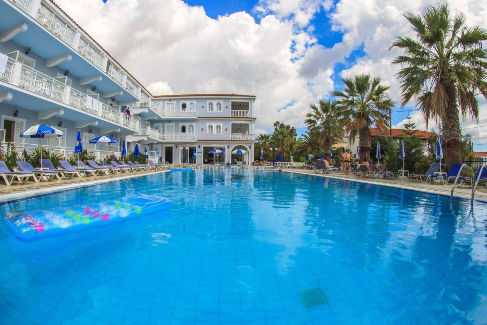 Hotel Holidays 2*